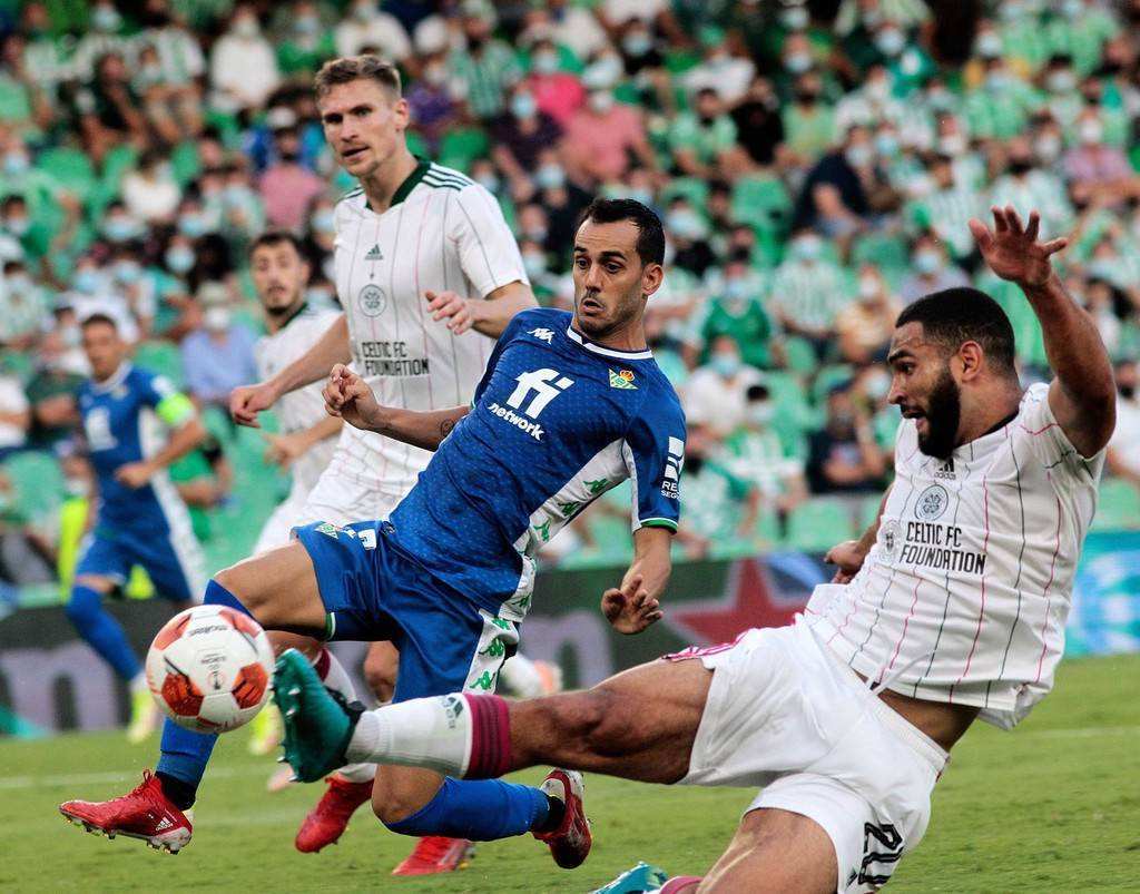 九游体育官网入口-包含皇家社会发布备战花絮，冲刺阶段绝杀压哨，欧冠任务艰巨，临场指挥获称赞的词条