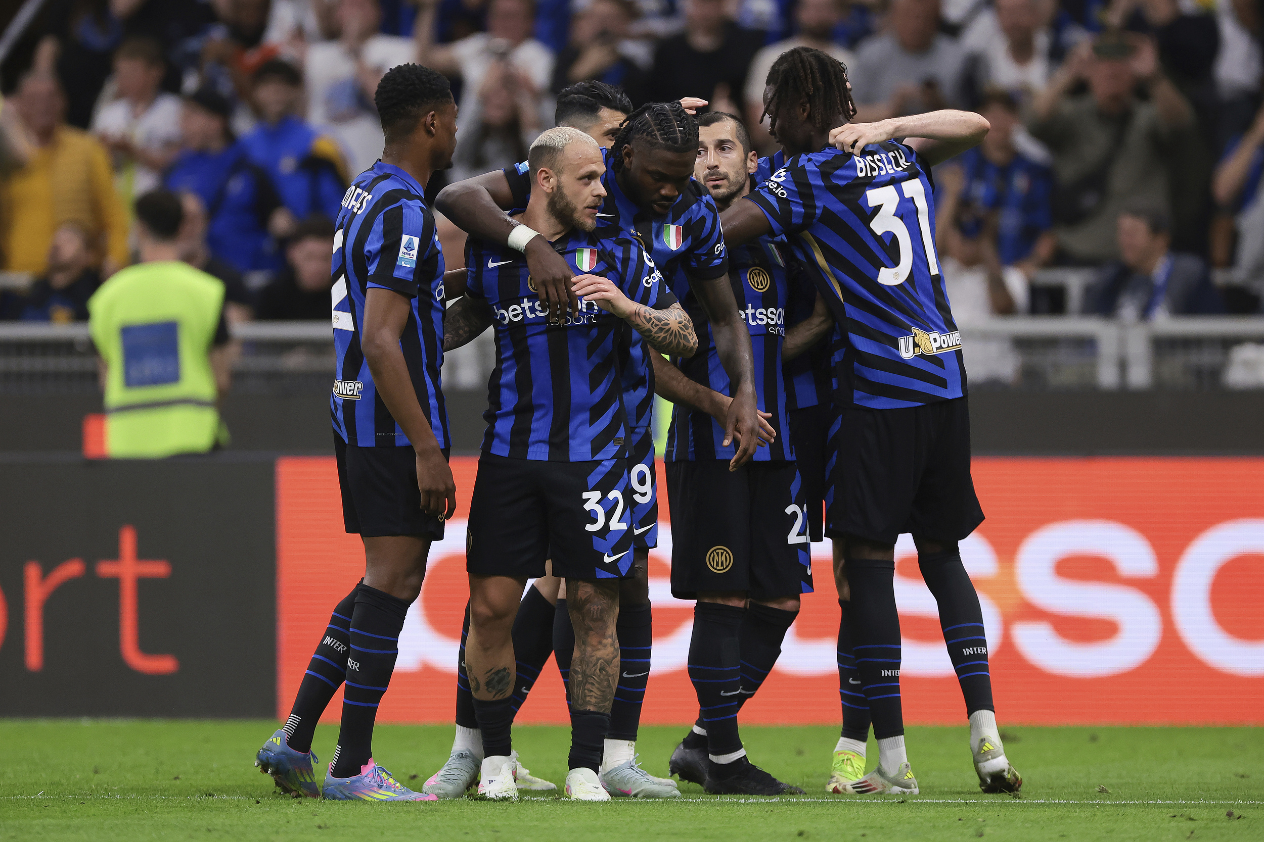 九游体育-加时末段突围战来临，AC米兰围绕荷甲造点机会，媒体盛赞，年轻球员得到机会的简单介绍